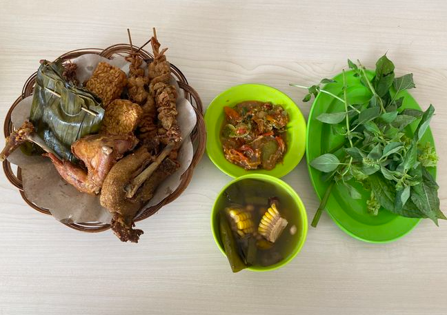 5-ayam-goreng-sambal-rampai-paling-pedas-di-jakarta