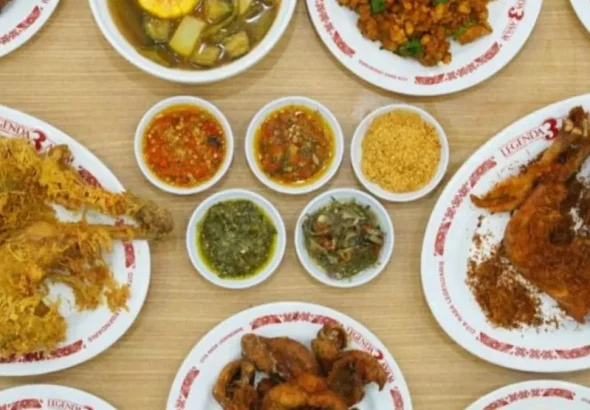 ayam-goreng-bandung-legenda-tiga-ayam-yang-viral